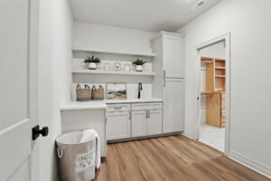Laundry room with sink