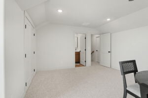 Fourth bedroom, ideal as a guest suite with private bathroom