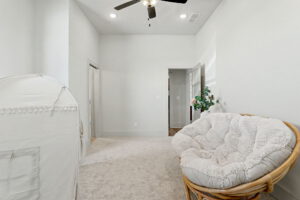 Guest bedroom with ceiling fan