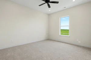 Guest bedroom with ceiling fan